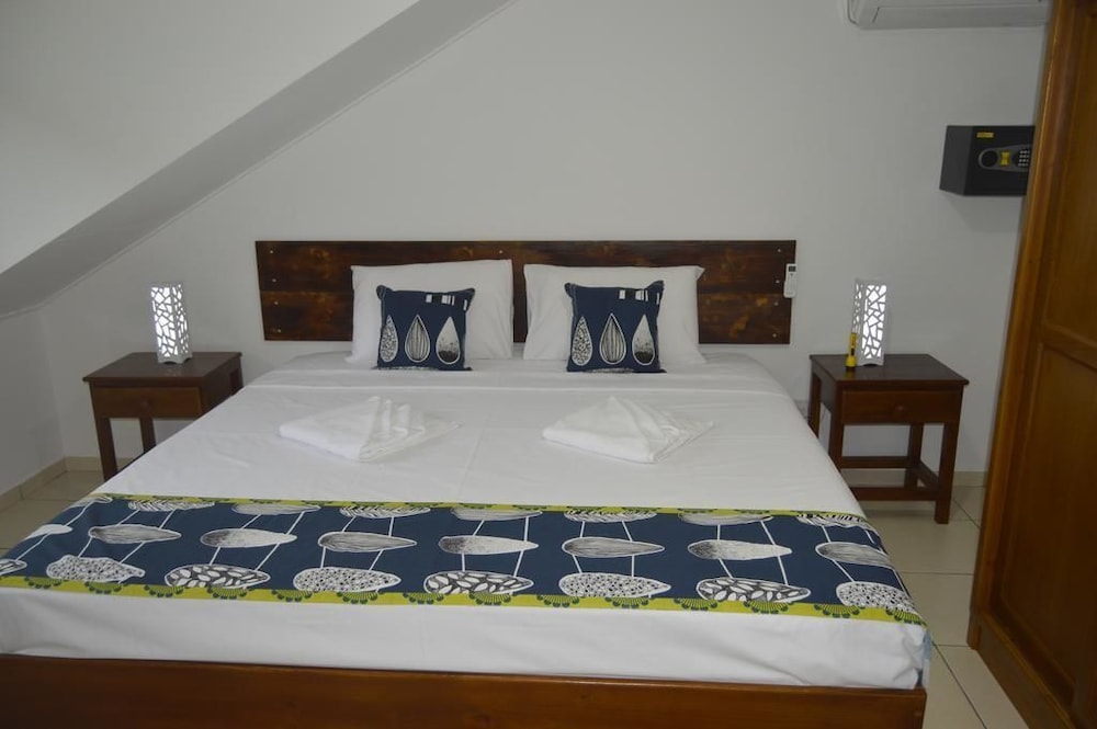 Chez Payet Guesthouse 8/18