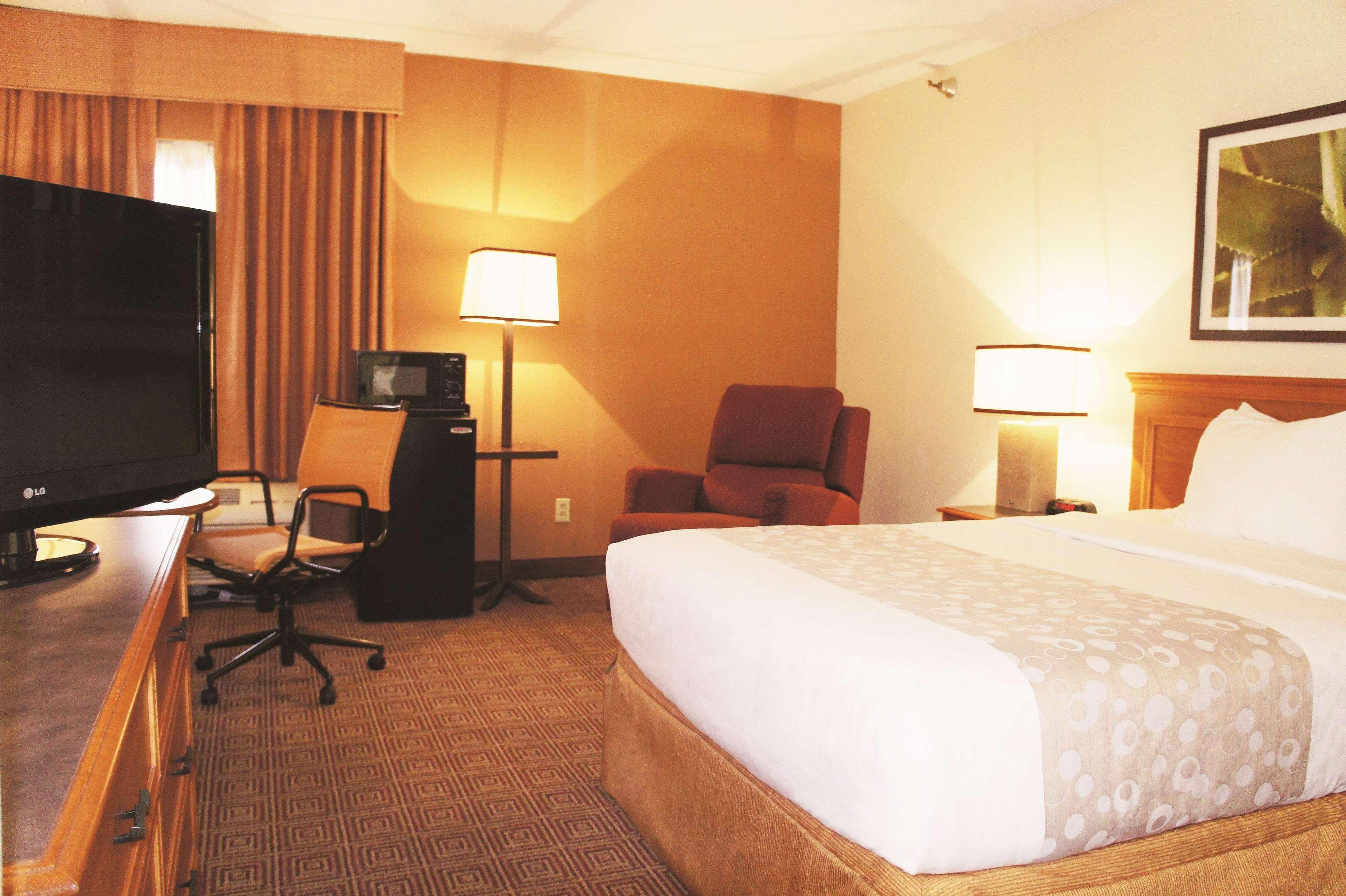 Hotel Kansas City North 4/15