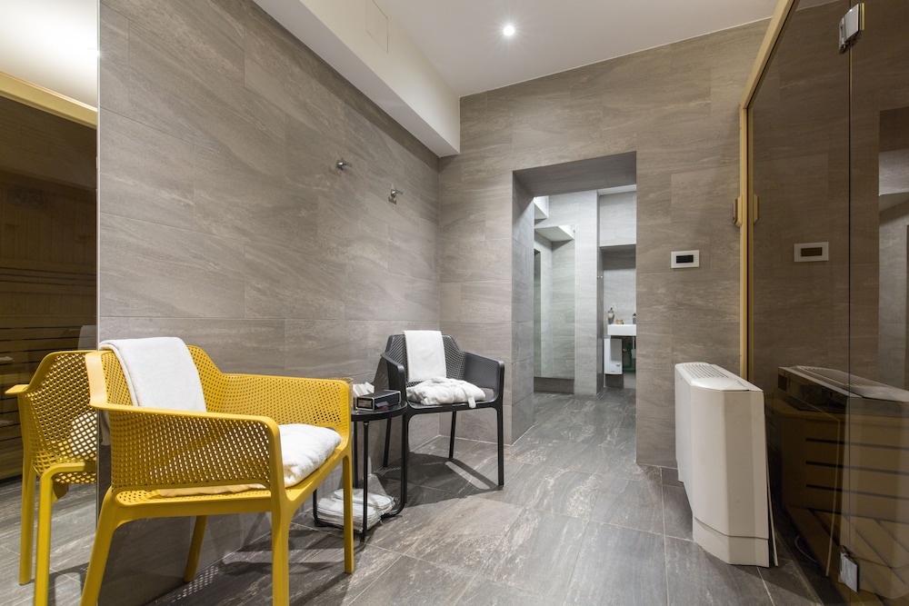 Public House Hotel 28/50