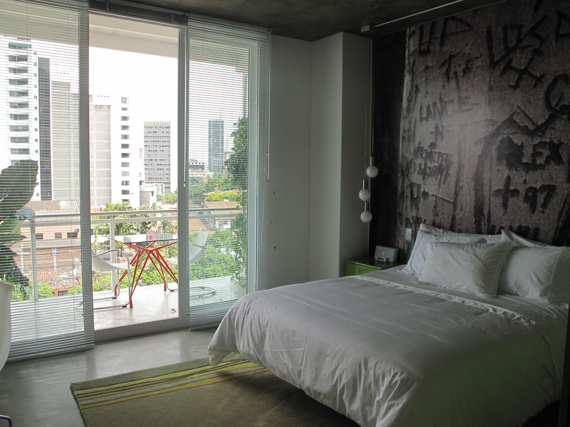 EXECUTIVE, SUITE, KING BED