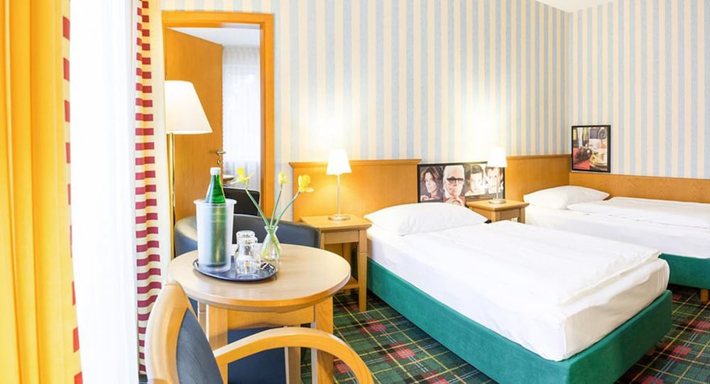 Grunau Hotel 8/33