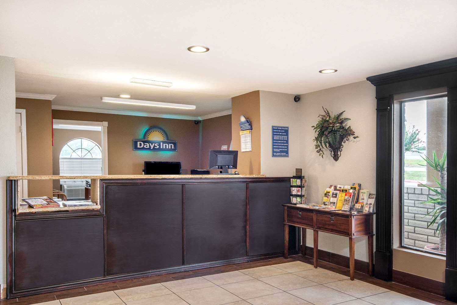 Days Inn by Wyndham New Braunfels 8/33