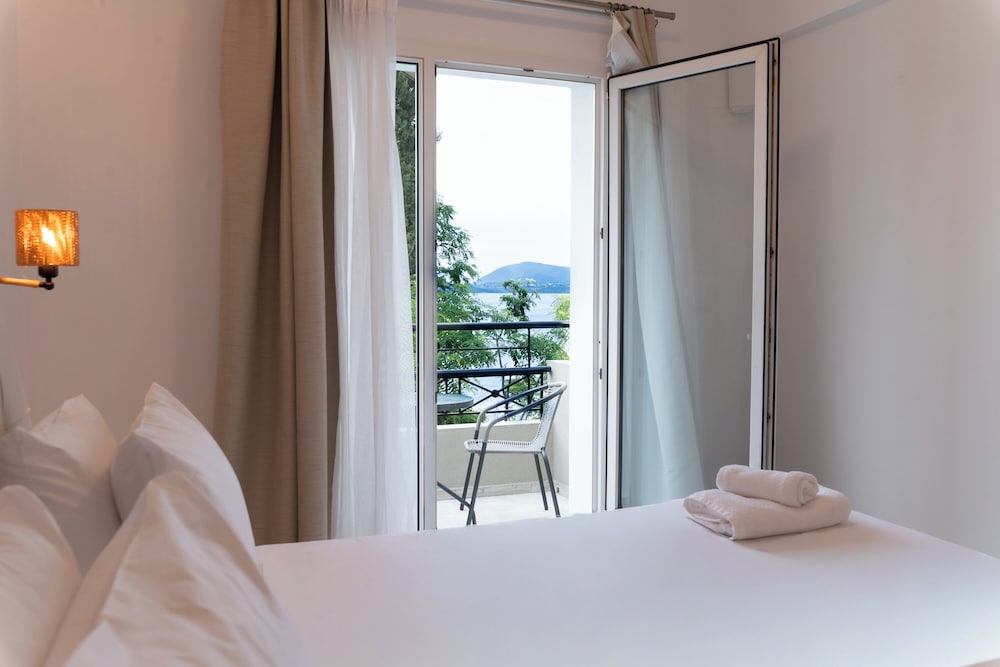 ALIKI HOTEL 29/76