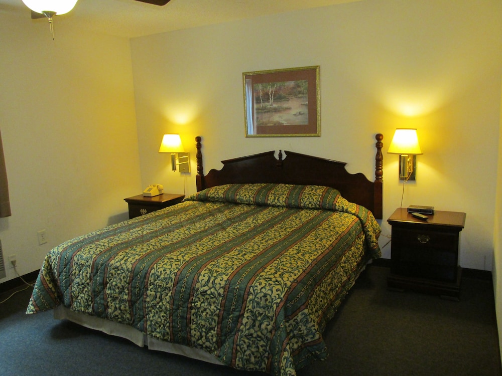 High Falls Hide-A-Way Lodging 12/49