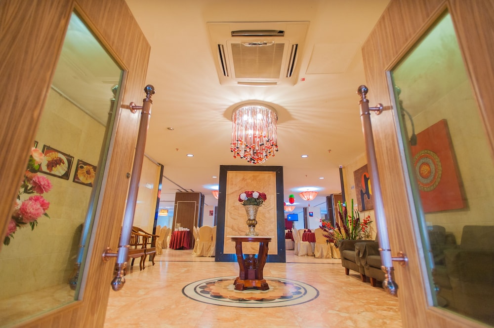 Margherita Plaza Hotel 5/63