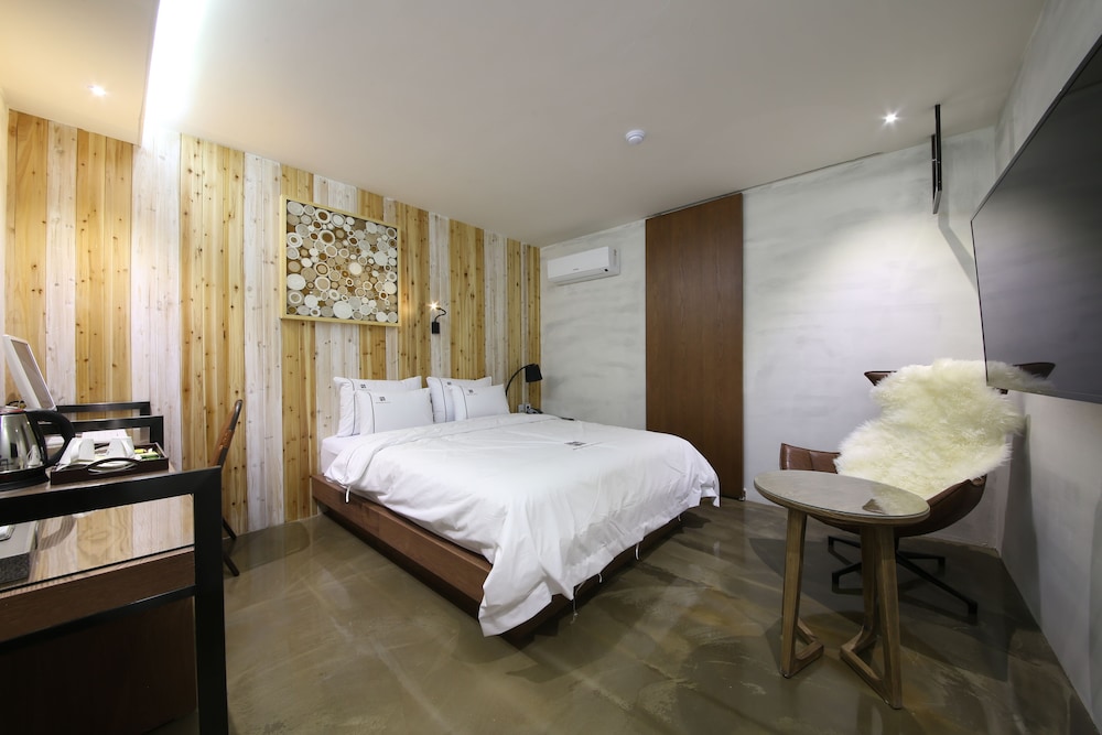 Avenue Hotel 21/41