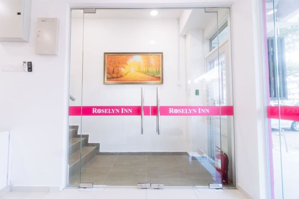 OYO 90090 Roselyn Inn 2 7/27