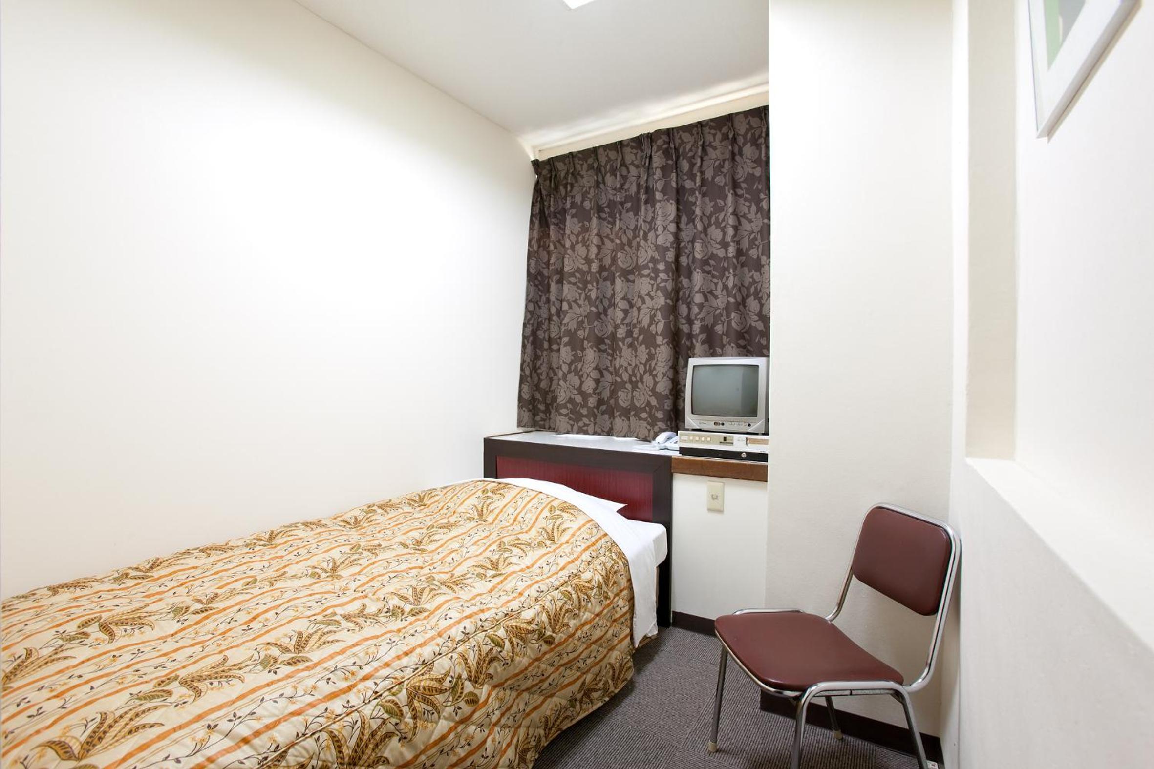 ROOM, SINGLE, SMOKING