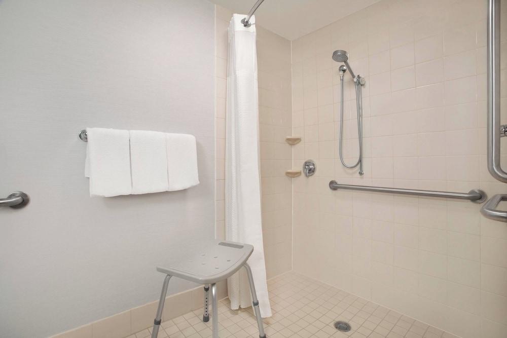 جناح بسرير كينج مع أريكة لذوي الإعاقة، Courtyard Fort Lauderdale SW Miramar 5/5