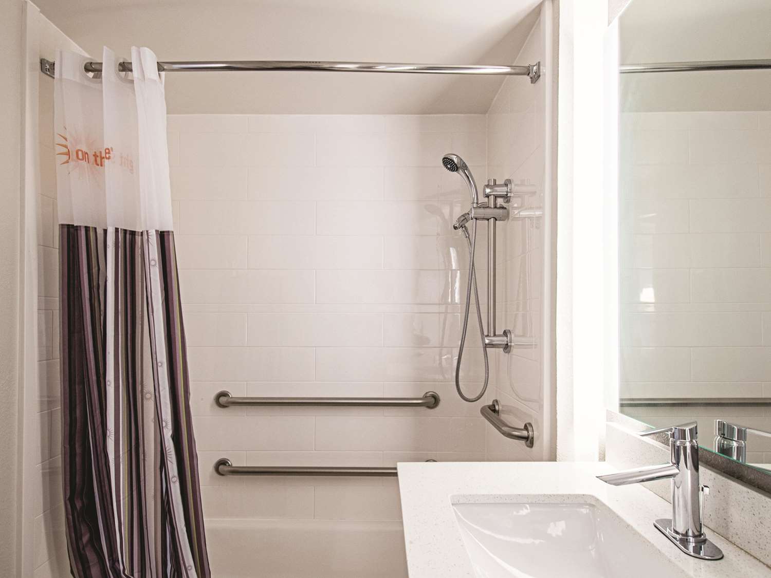 La Quinta Inn & Suites by Wyndham Cincinnati Sharonville 45/45