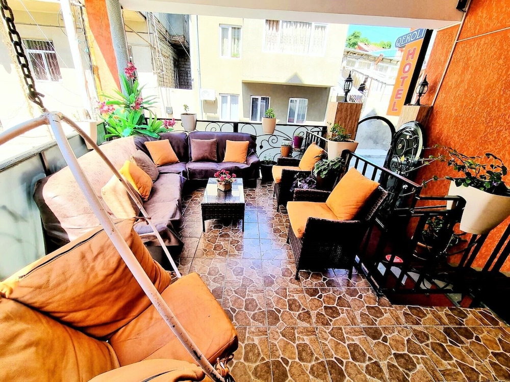 Qeroli Hotel 27/50