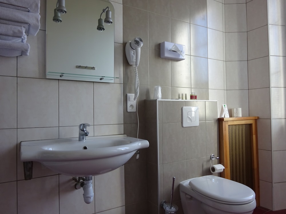 Hotel Restaurant Le Castel Fleuri 48/50