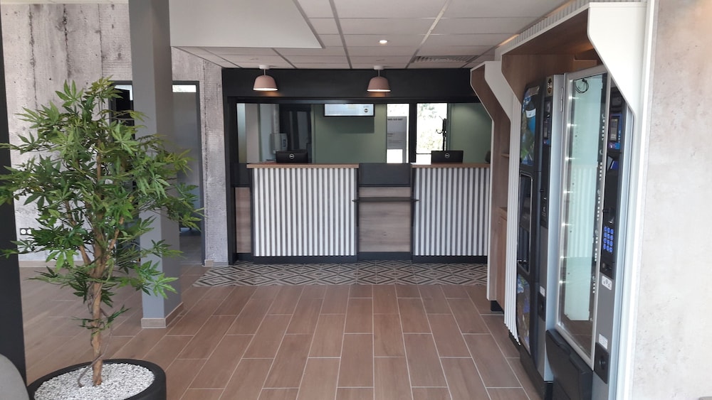 Lobby at B&B HOTEL Paris Igny Palaiseau, IGNY