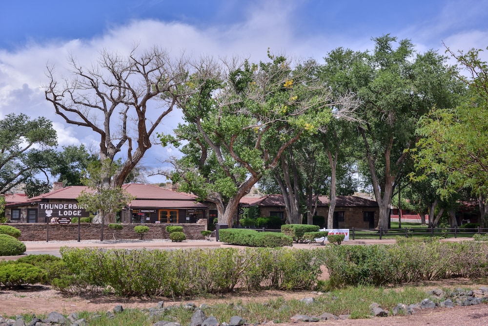 Thunderbird Lodge 43/48