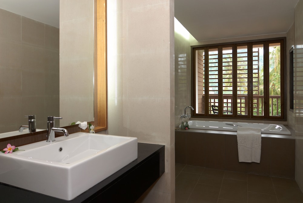 Peach Blossom Resort 49/50