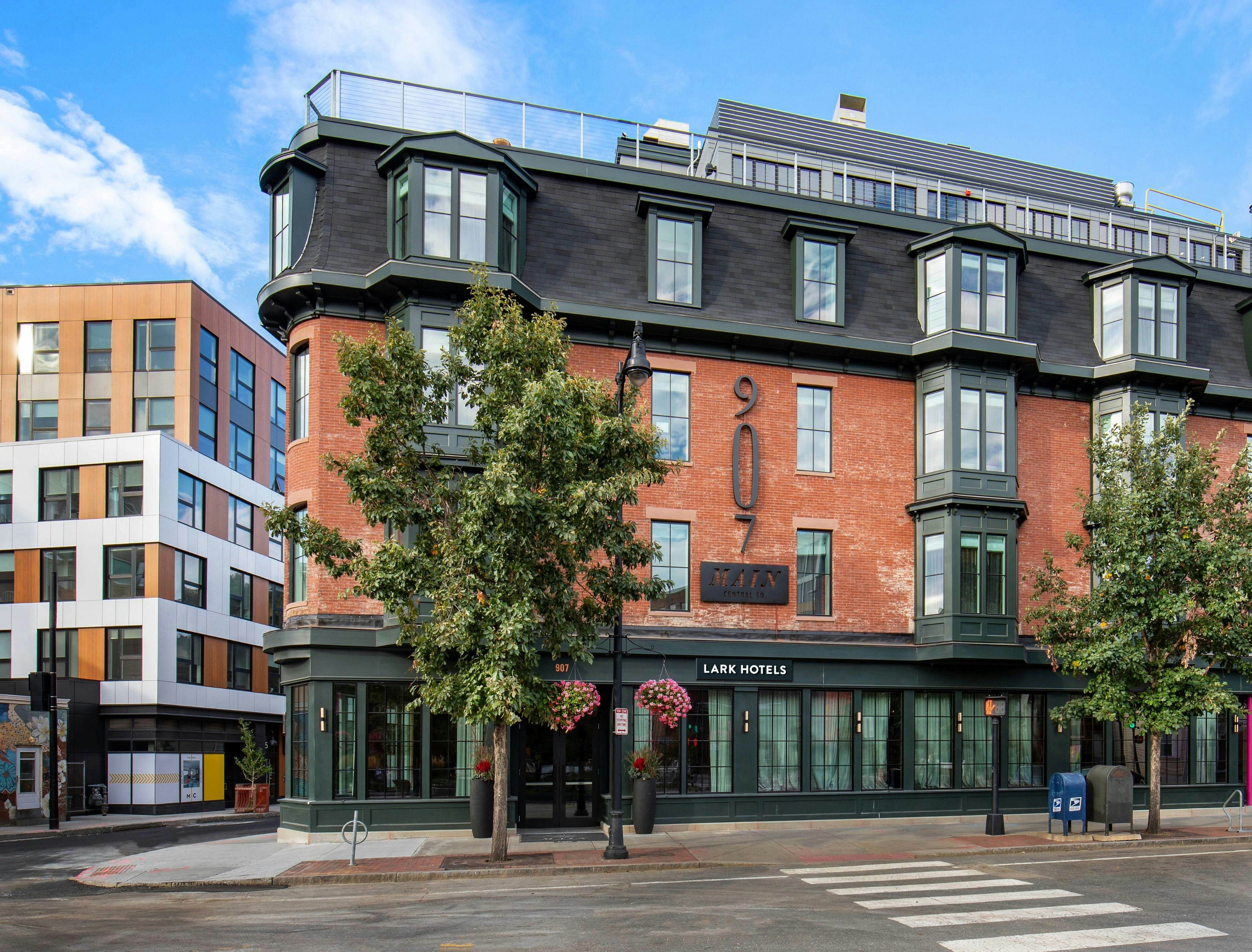 907 Main 51/52