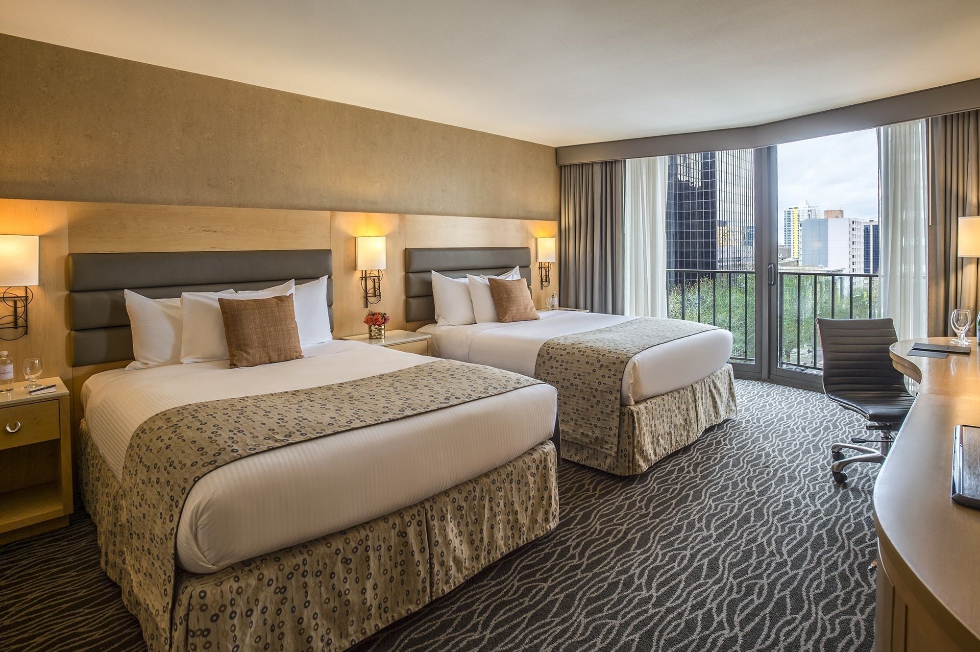 PREMIER, 2 QUEEN BEDS, CITY VIEW, BALCONY