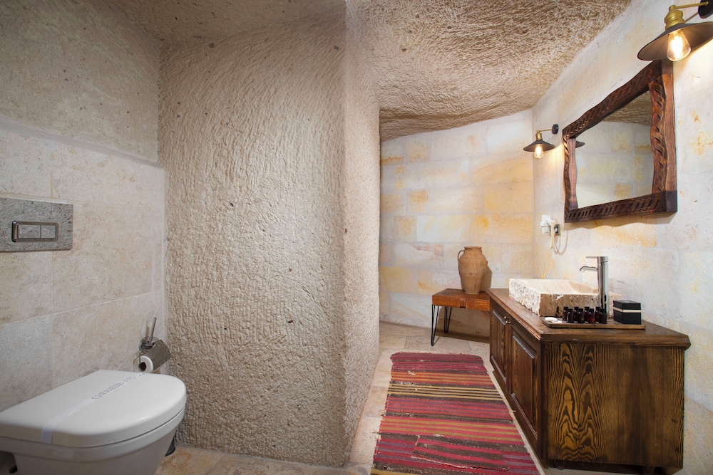Cappa Via Cave Hotel 37/38