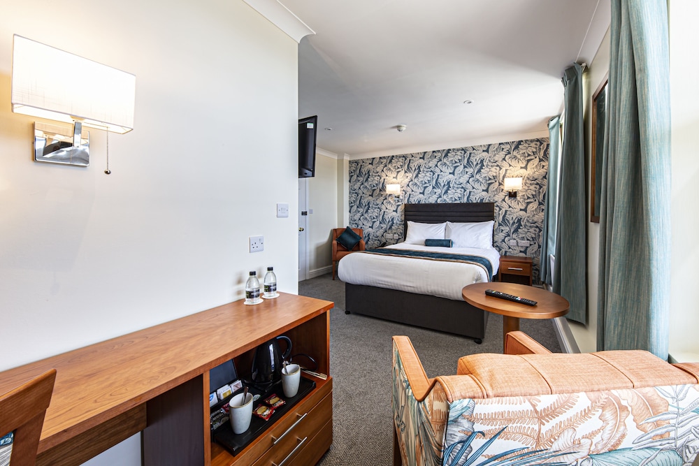 The Beaches Hotel 40/100