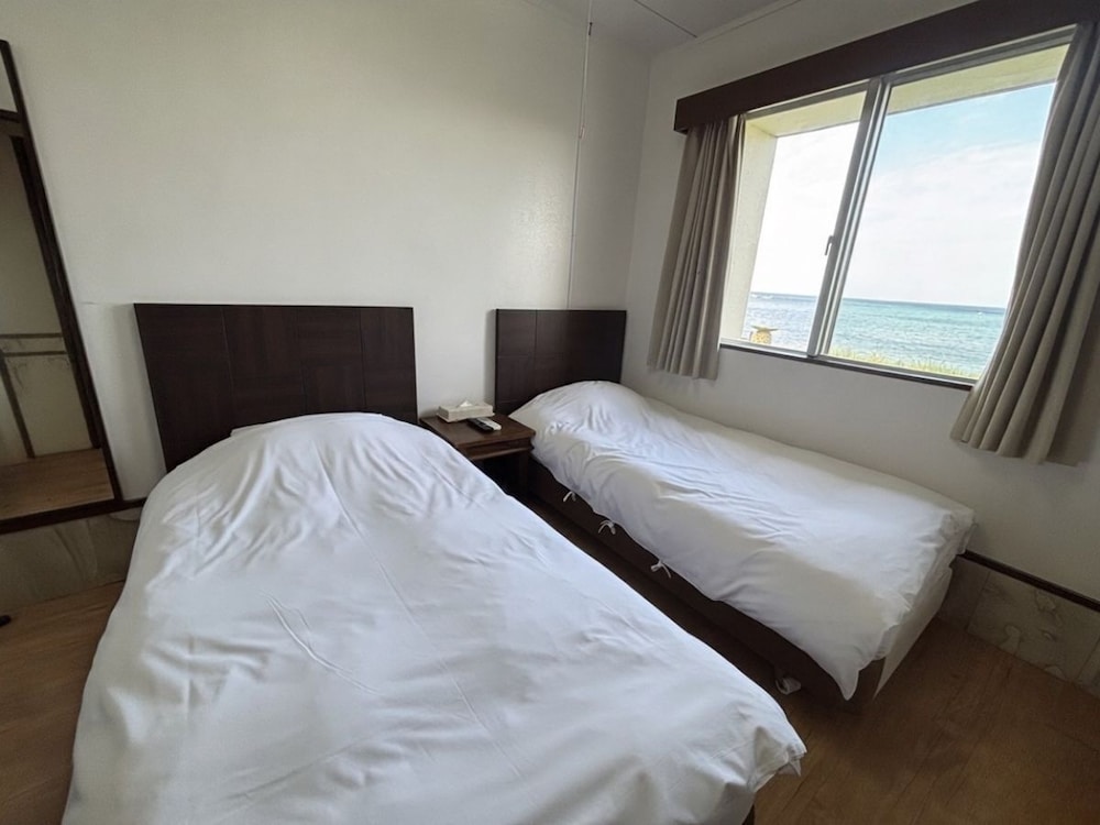 STANDARD, TWIN BEDS, OCEAN VIEW, SHARED BATHROOM