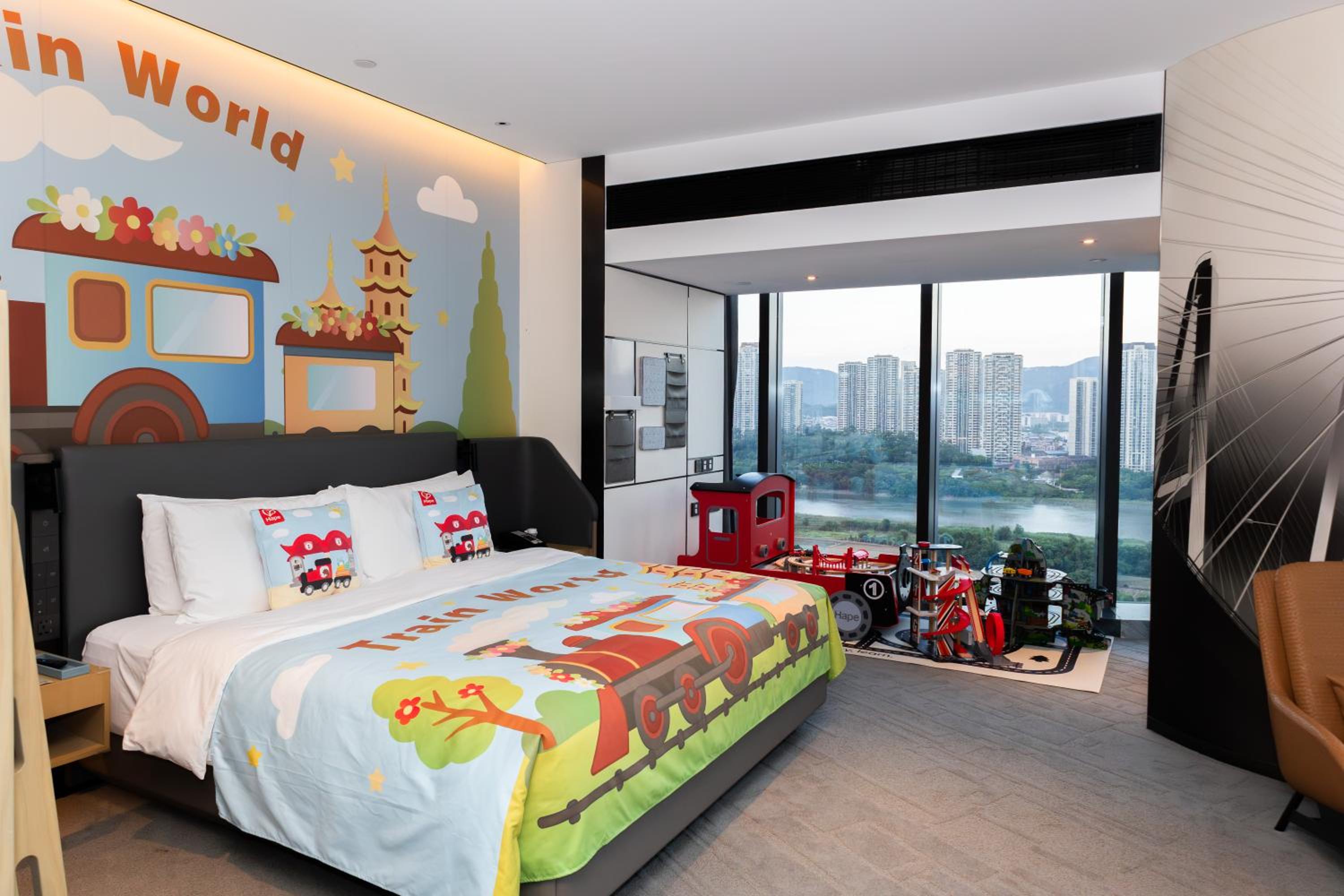 Theme, World, Junior Suite, King Bed, King and Twin Beds, Bunk Bed