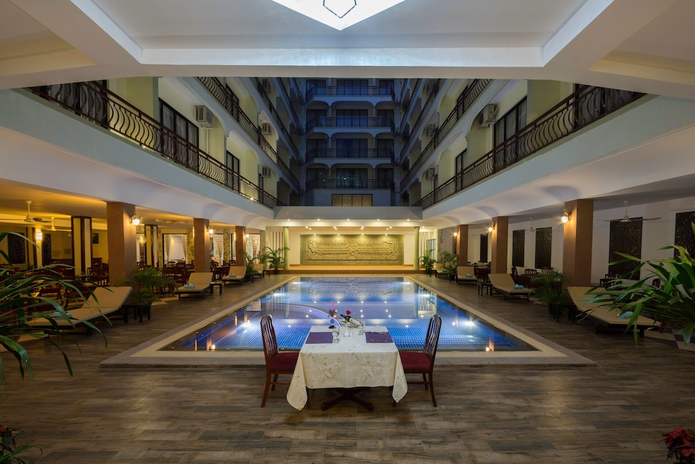 SMILING HOTEL AND SPA 35/50