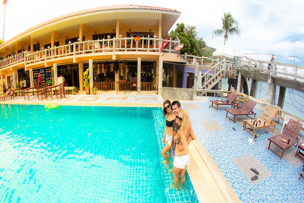 Paradise Bungalows 11/69