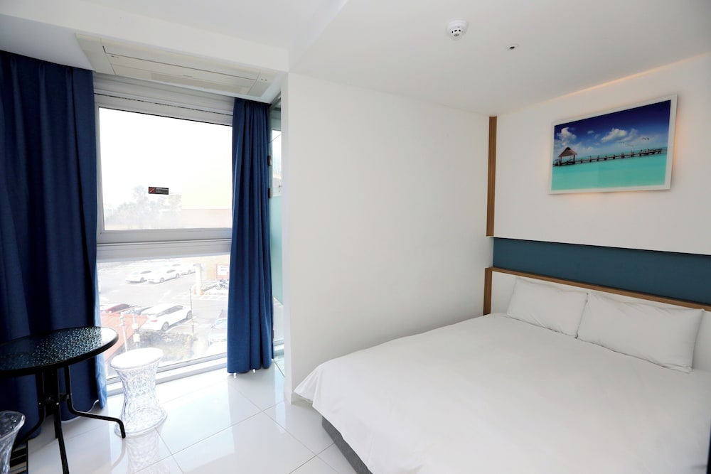 Room, Double Bed, No Balcony, Corner