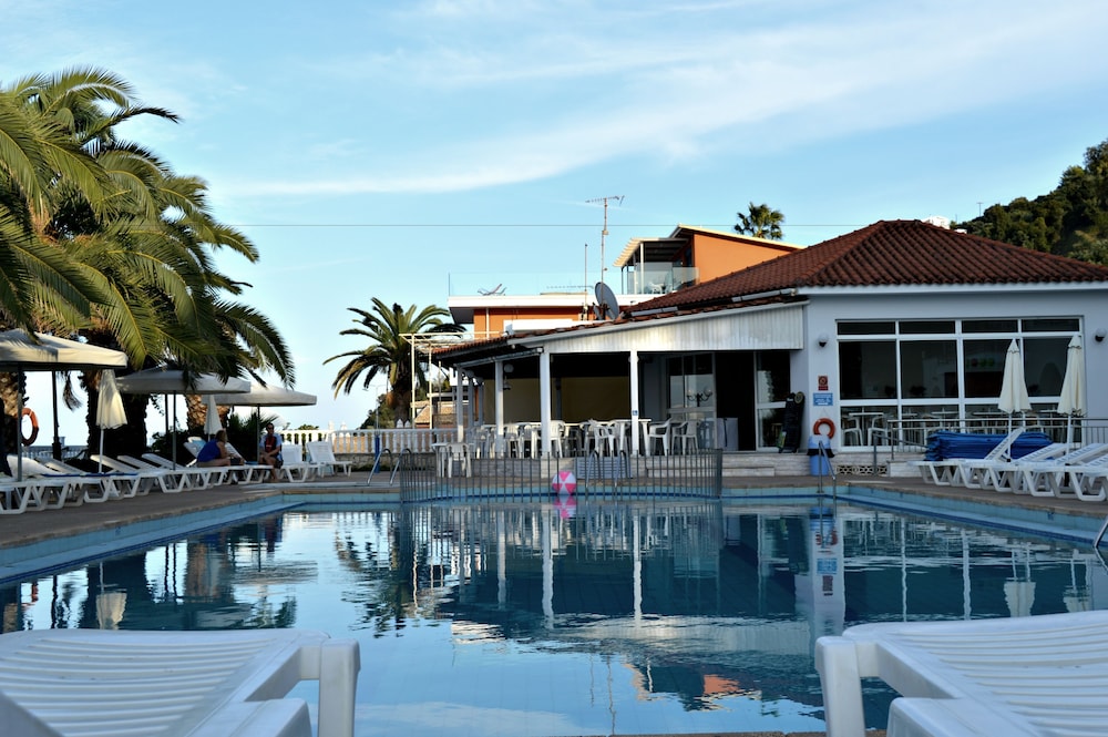Paradise Beach Hotel 5/50