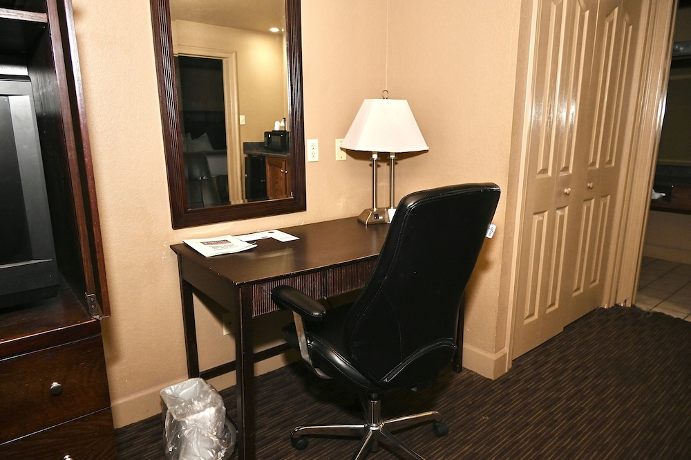 Fortune Inn And Suites Newport 44/50