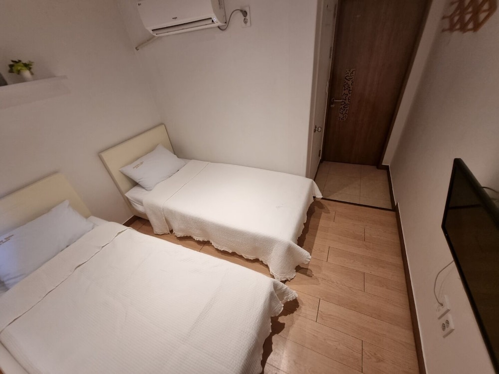 Moon Sun Guesthouse 8/25