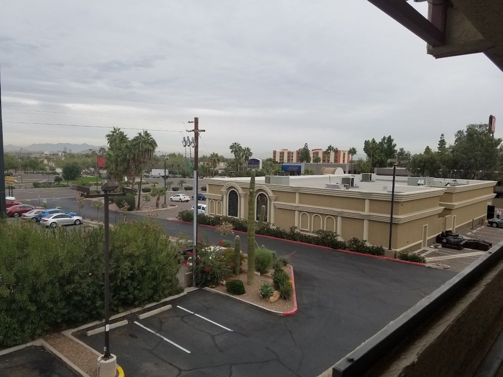 Infinity Inn & Suites 4/30