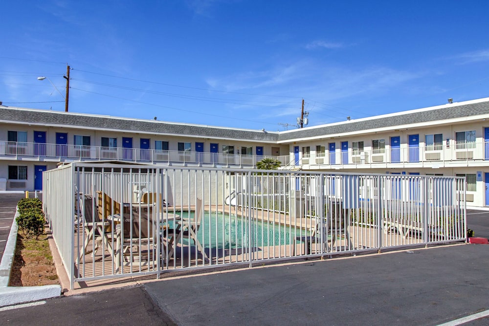 Motel6 Phoenix, AZ - Airport - 24th Street 34/39