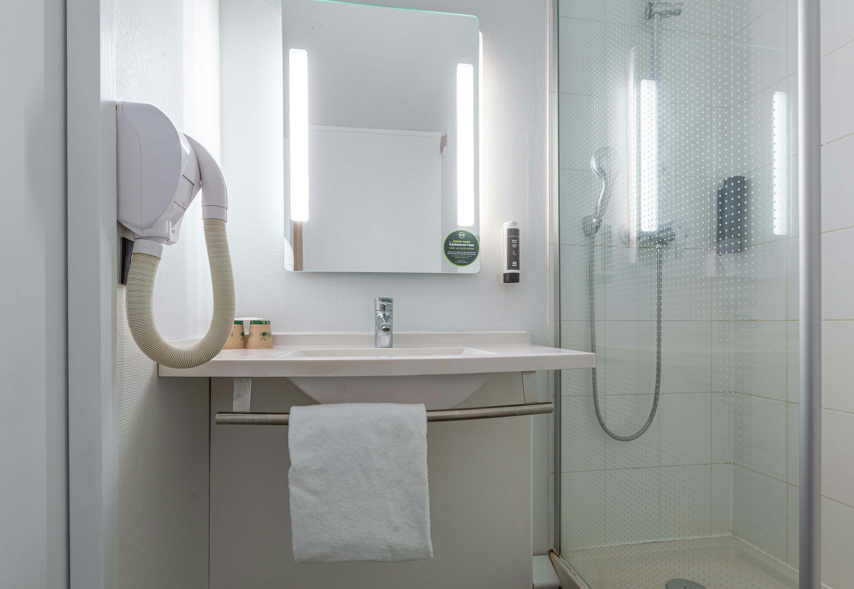 B&B Hotel Chartres Centre Cathedrale 48/50