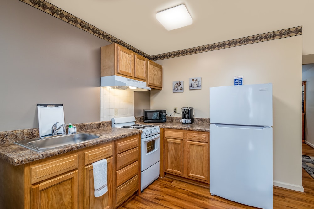Affordable Corporate Suites - Roanoke 36/50