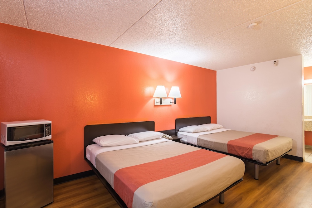 Motel6 Joliet, IL - I-80 26/58