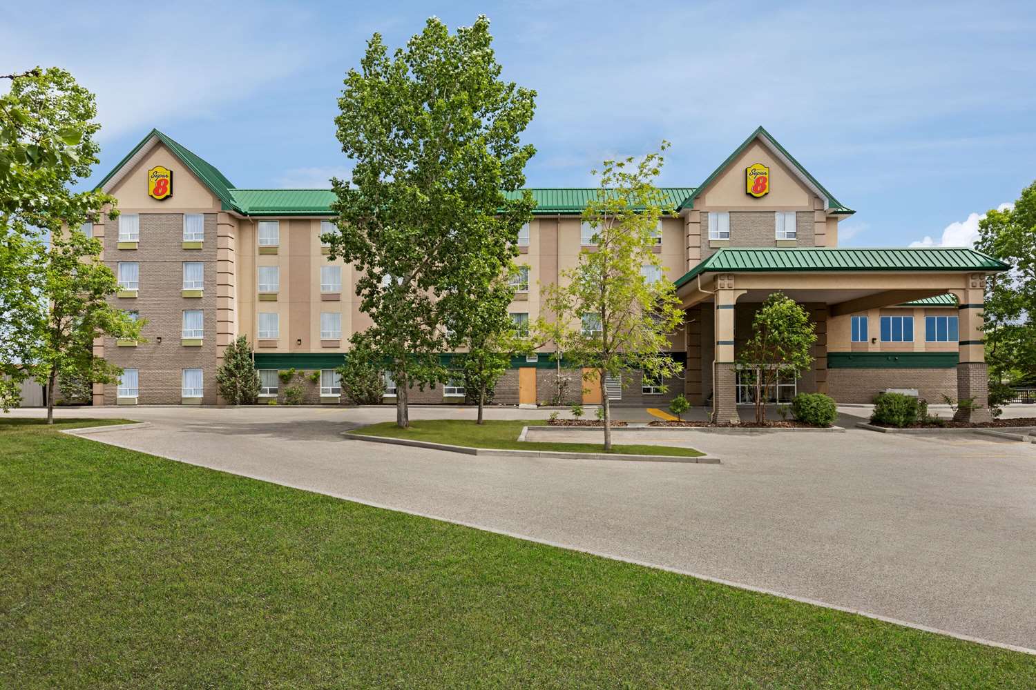 Super 8 by Wyndham Calgary Shawnessy Area 19/24