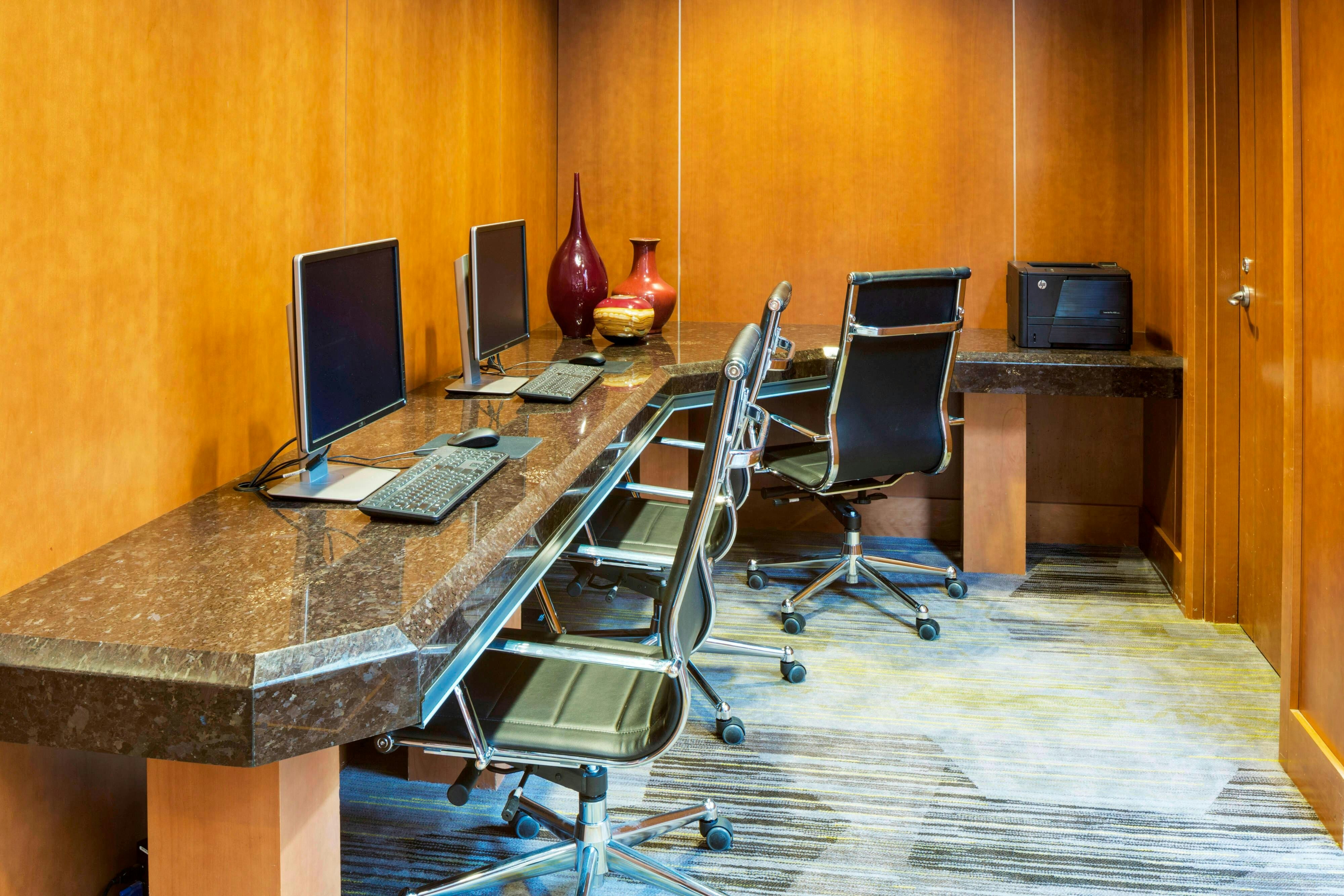 COURTYARD BY MARRIOTT LOGAN AIRPORT 45/49