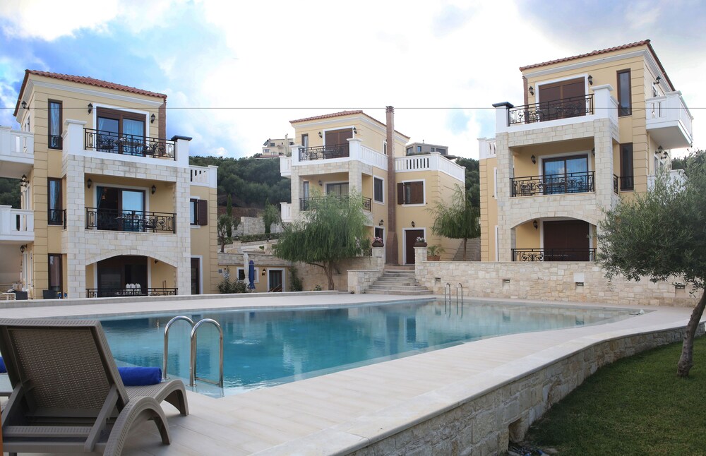 Casa Leone Suites 45/50
