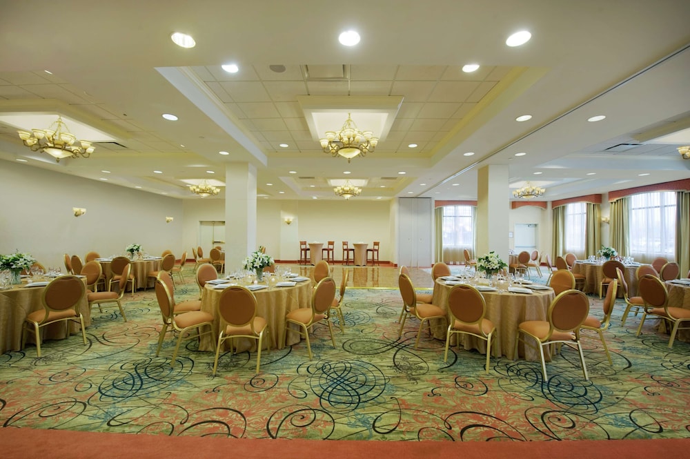 Homewood Suites by Hilton East Rutherford - Meadowlands, NJ 72/81