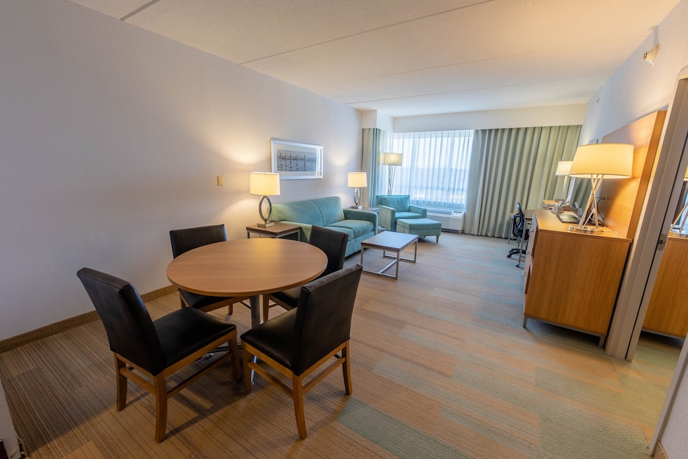 Holiday Inn Manahawkin/Long Beach Island 48/73