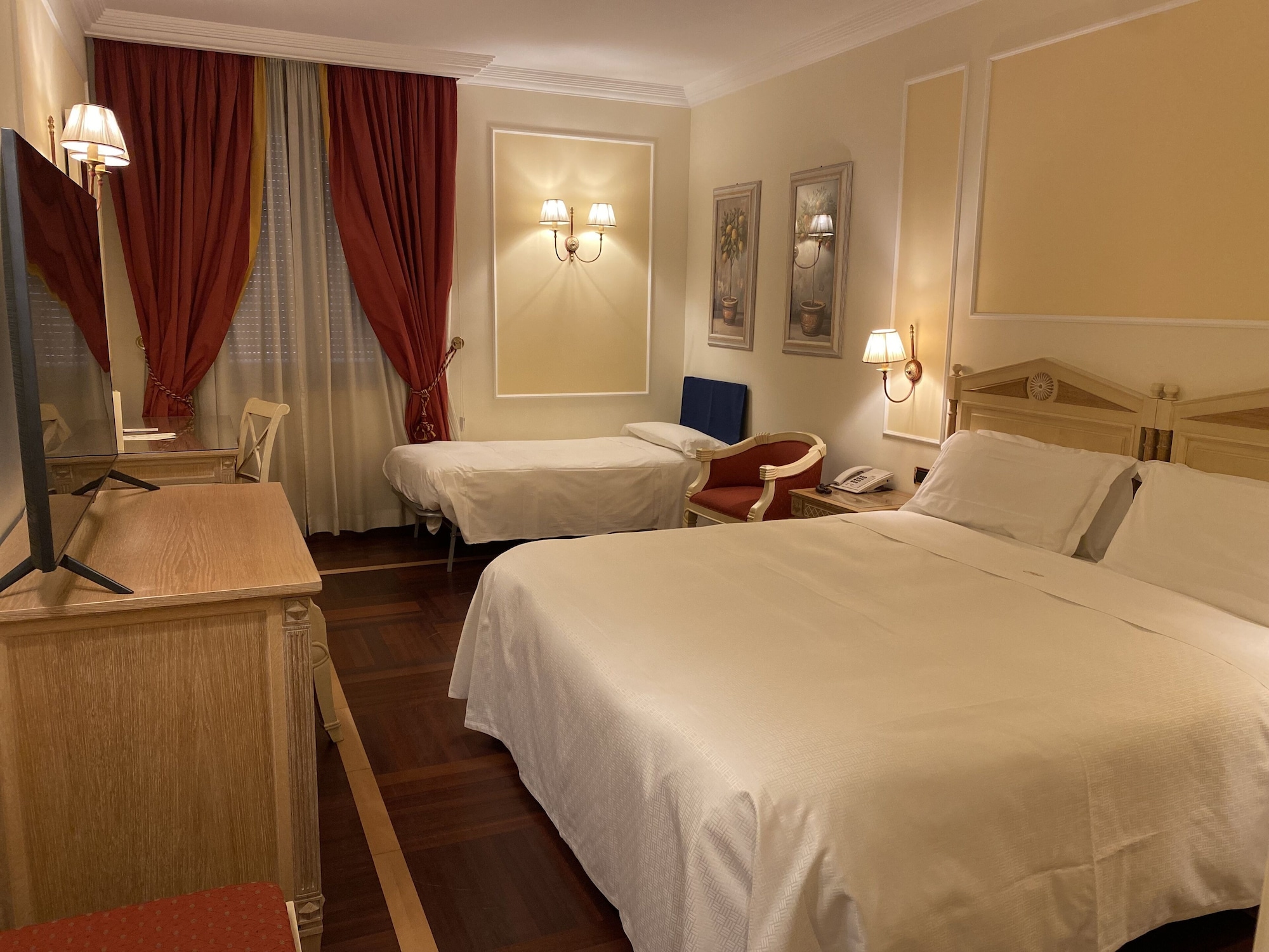 ROOM, TRIPLE