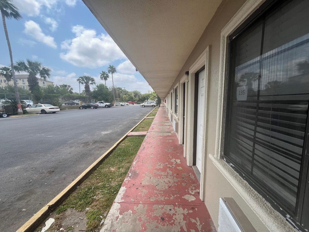 La Posada Inn By OYO Brownsville 36/42