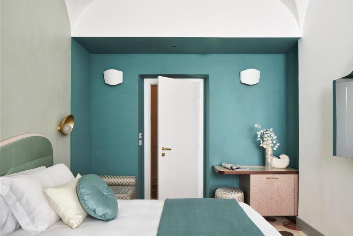 Deluxe, Double or Twin Bed