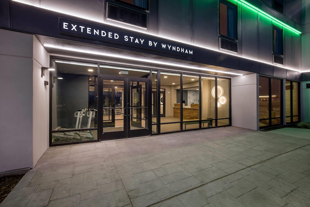 ECHO Suites Extended Stay by Wyndham Colorado Springs Airpt 5/55