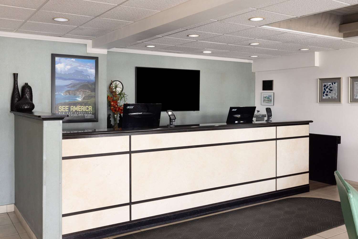 Lobby at Travelodge By Wyndham Monterey Bay, MONTEREY - CA