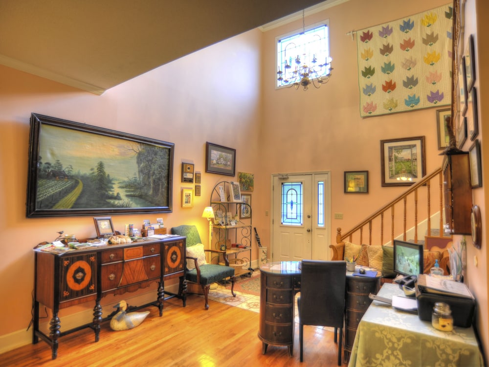 Blue Mountain Mist Country Inn 52/63