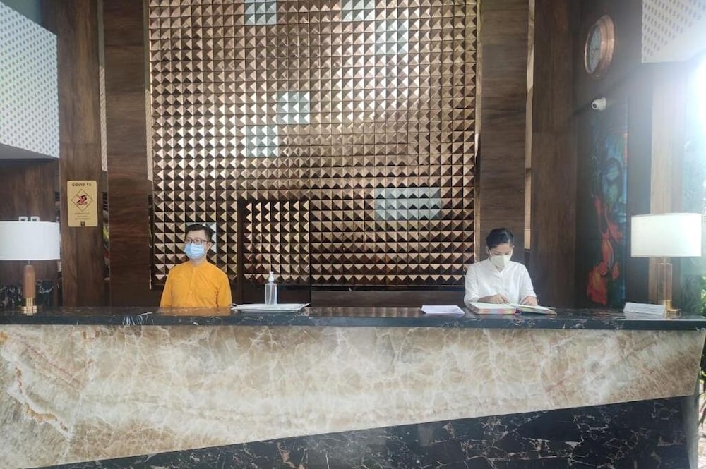 Hotel Saffron Crest 8/40