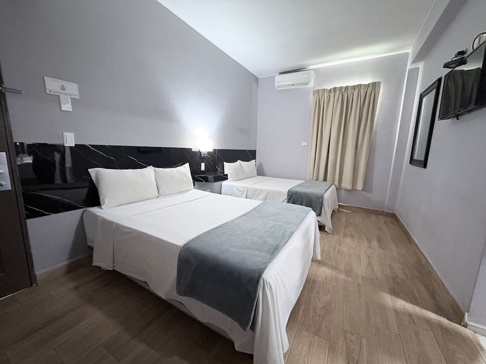 Hotel Plaza Del Arco Express 20/65