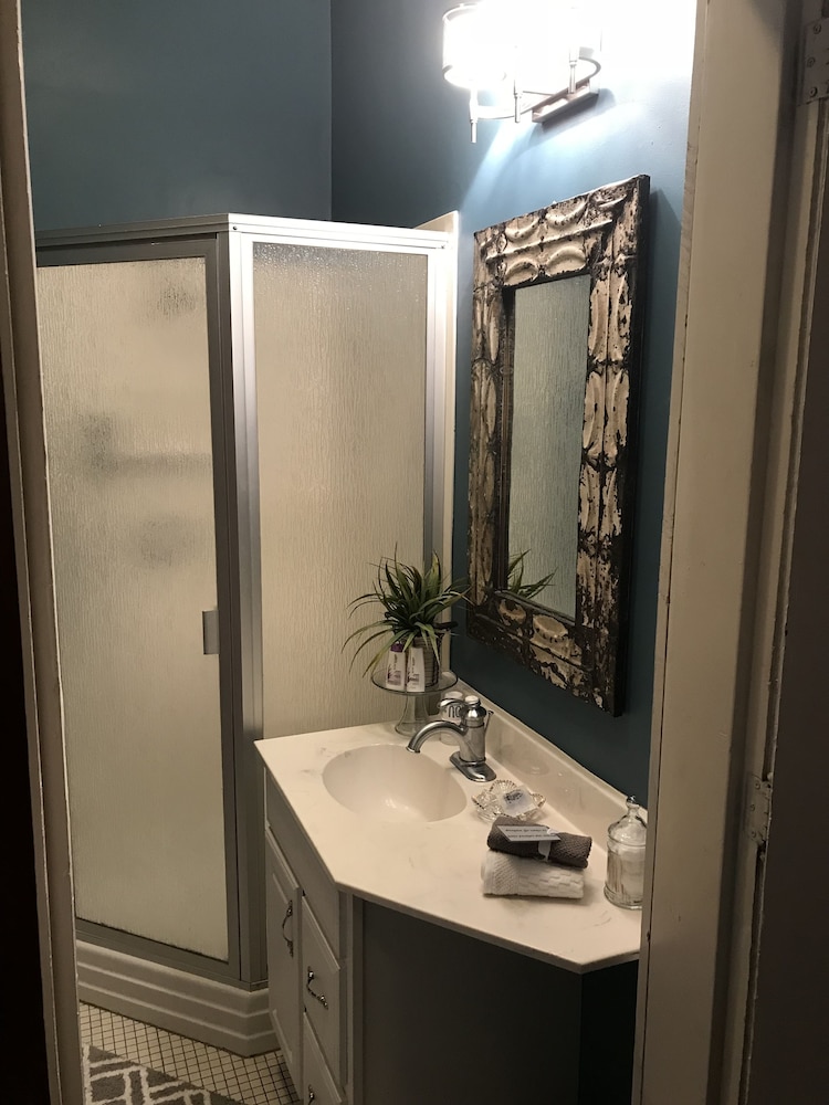 Evans Holly Grove Inn Bed and Breakfast 17/19